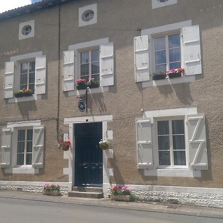 Bed and Breakfast Vingt Grand Rue Champagne-Mouton Exterior foto