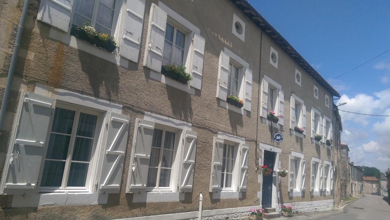 Bed and Breakfast Vingt Grand Rue Champagne-Mouton Exterior foto