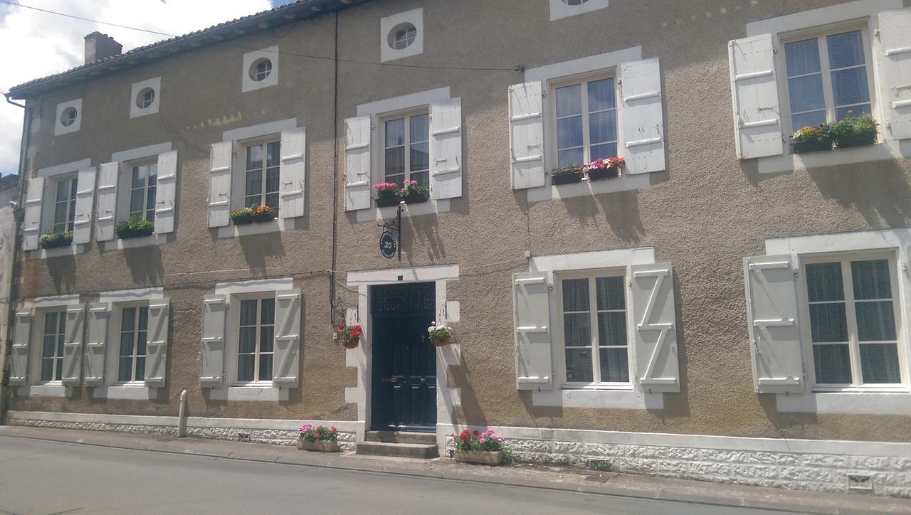 Bed and Breakfast Vingt Grand Rue Champagne-Mouton Exterior foto